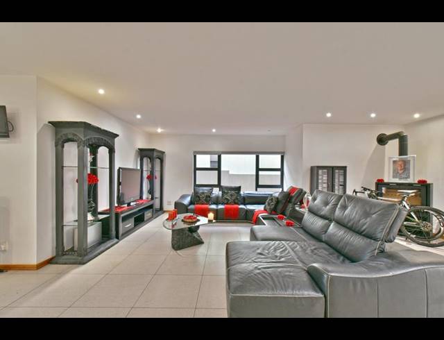 4 BEDROOM HOUSE FOR SALE IN EYE OF AFRICA